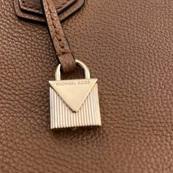 PRE-LOVED Michael Kors Mercer Ladies Small Leather Crossbody Designer Handbag - Picture 8 of 10